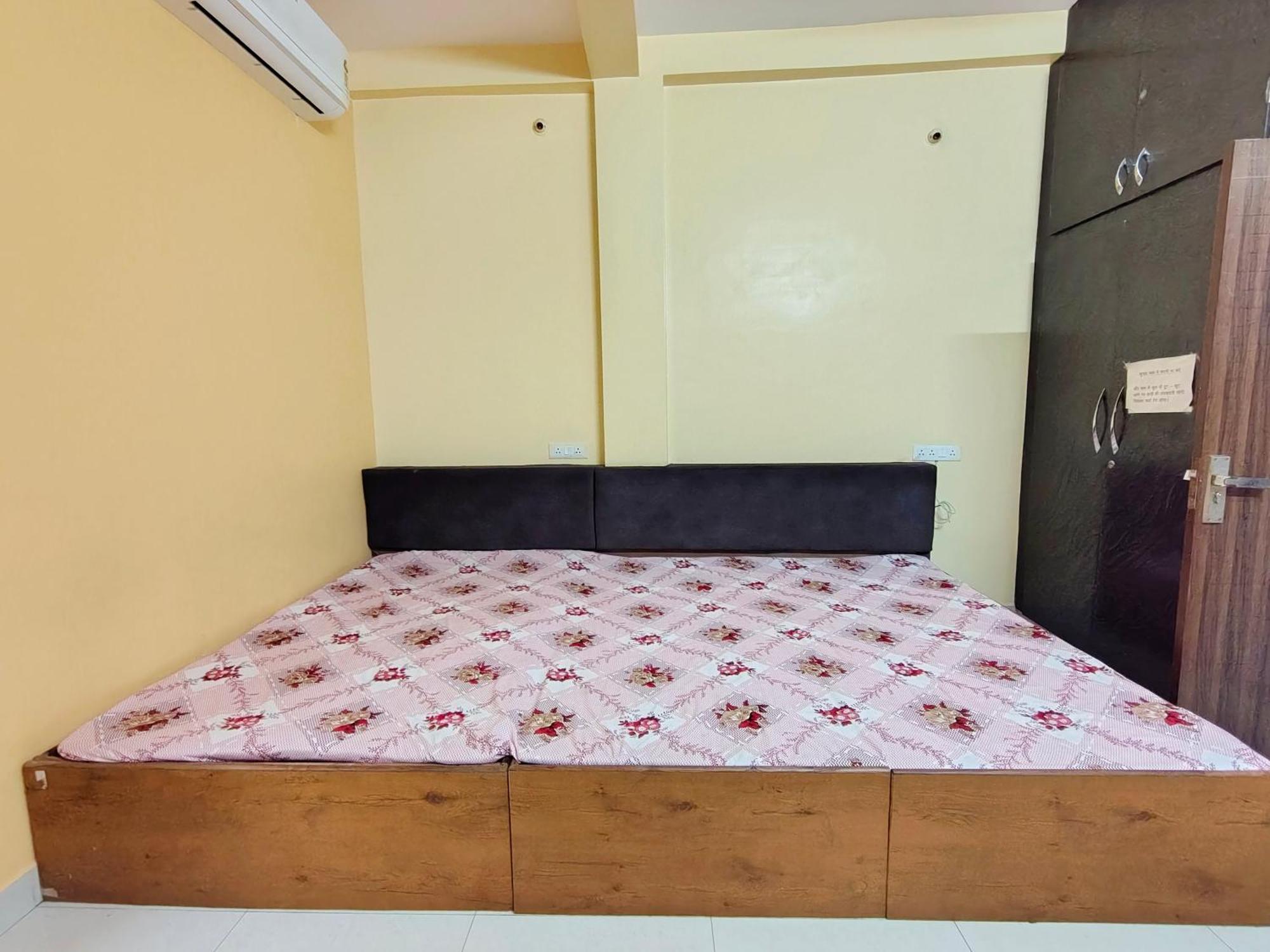 Anand Yatri Grah - Home Stay, Ujjain Exterior photo
